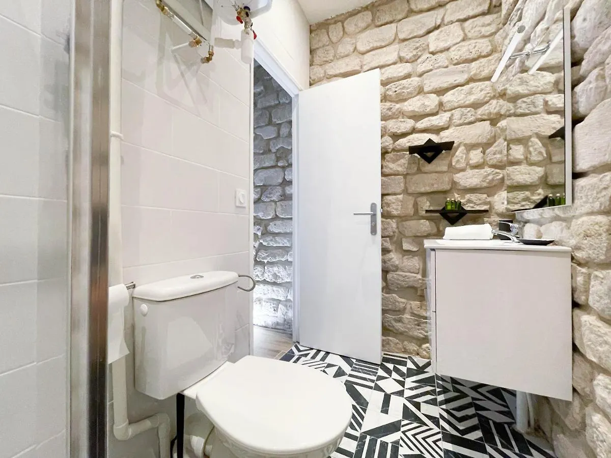 Le Gracieux - Milora Inn - Central Paris